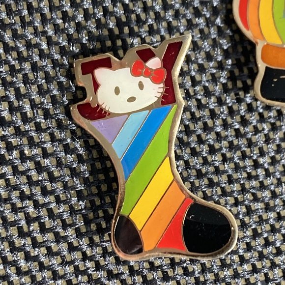 Rainbow Brooch Santa & Kitty Sack Christmas Stocking Holiday Lapel Pin Lot Of 2 - Picture 3 of 5